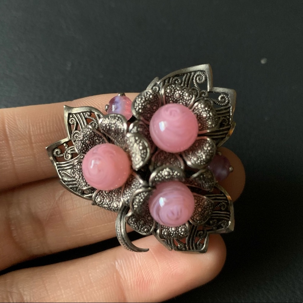 Vintage flower brooch 🌸